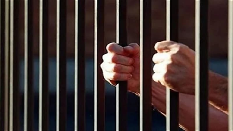 شاهد.. لحظة تنكيل ألوية العمالقة الجنوبية بمليشيات الحوثي في عملية إعصار