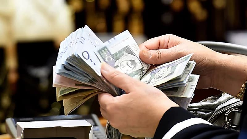 يتيمة تسكن مع جدها هل لها "حساب المواطن".. البرنامج يجيب