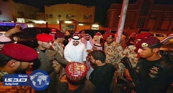 بالفيديو.. نائب أمير الجوف يوقف موكبه للسلام على عدد من أهالي سكاكا