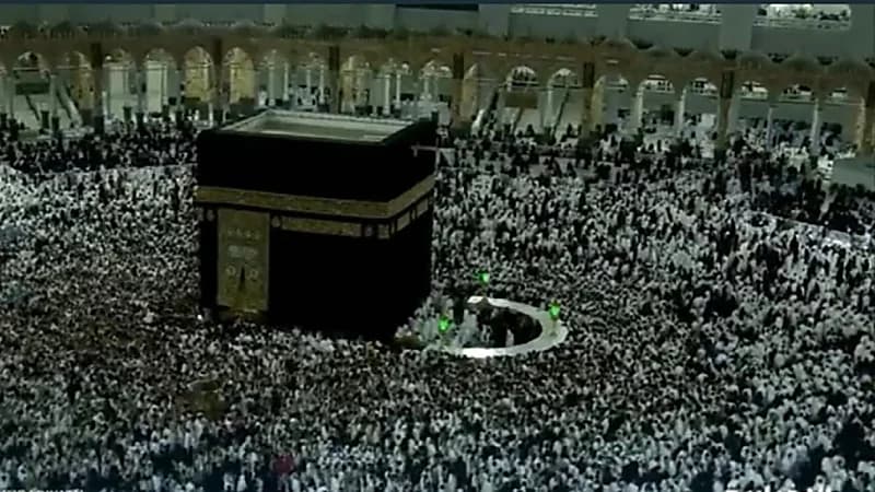 بالفيديو.. حشود غفيرة من معتمري الداخل تملأ صحن الطواف في مشهد مهيب