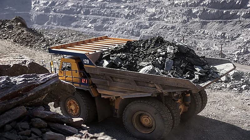 منها السجن.. تحديد عقوبات مخالفي نظام الاستثمار التعديني