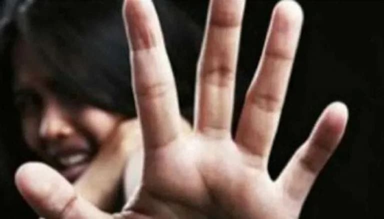 سائق يخطف شقيقتين ويغتصبهما في منزل مهجور