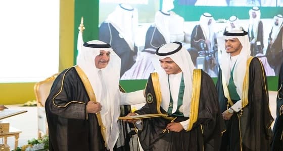 ‏بالصور.. أمير تبوك يرعى حفل تخرج الدفعة الـ 12 من طلاب الجامعة