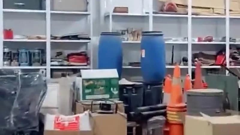 عبدالله السدحان يزور مستودع طاش ماطاش و يستعرض مقتنياته .. فيديو