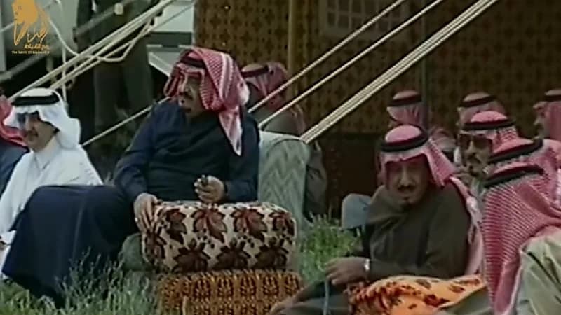 "فيديو" يظهر الملك فهد والملك سلمان خلال رحلة برية