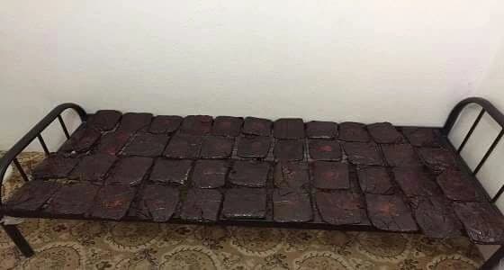 القبض على عشريني بحوزته 47 بلاطة حشيش في السليل