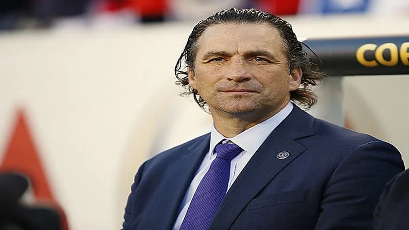 بيتزي يقترب من قيادة الأهلي