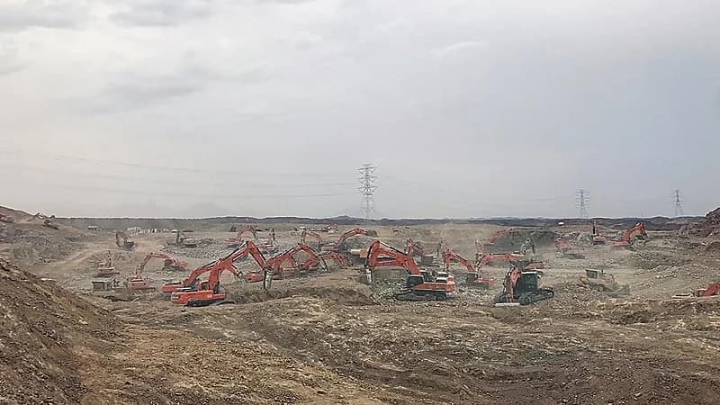 جانب من أعمال مشروع ذا لاين في نيوم..صور