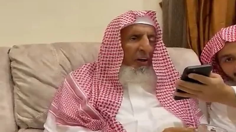 بالفيديو.. "السديس" يطمئن مفتي المملكة بعودة الحياة إلى طبيعتها بالحرمين