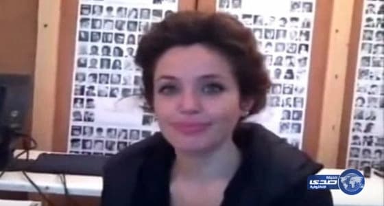 صورتان لخادم الحرمين يفصل بينهما عقود من الزمن أثناء متابعته للمشاريع التنموية