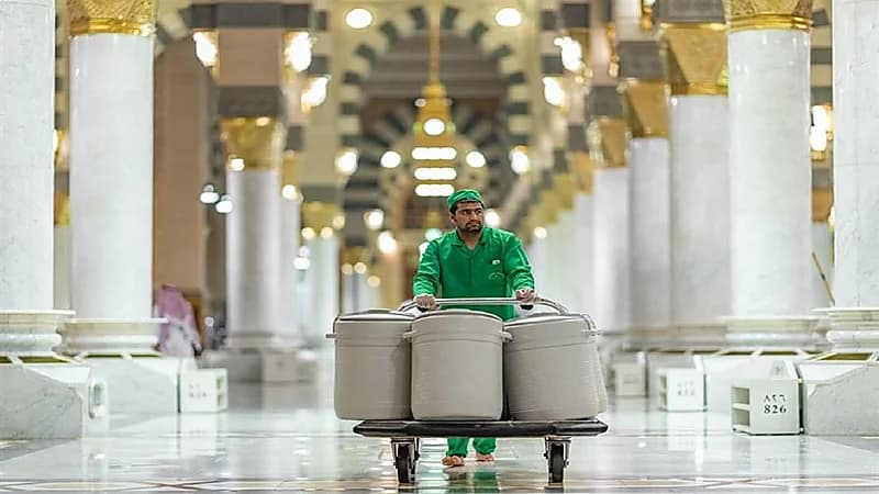 إعادة حافظات ماء زمزم للمسجد النبوي