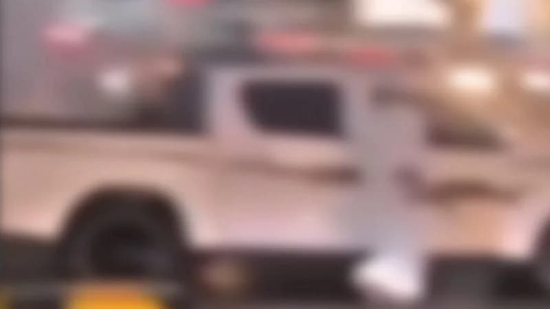 شرطة القصيم تباشر بلاغًا عن شخص يحمل سلاحًا ناريًا في مكان عام .. فيديو
