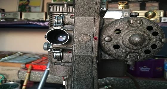 بالفيديو والصور.. صاحب أول جهاز عرض سينمائي بالمملكة يوضح تاريخه