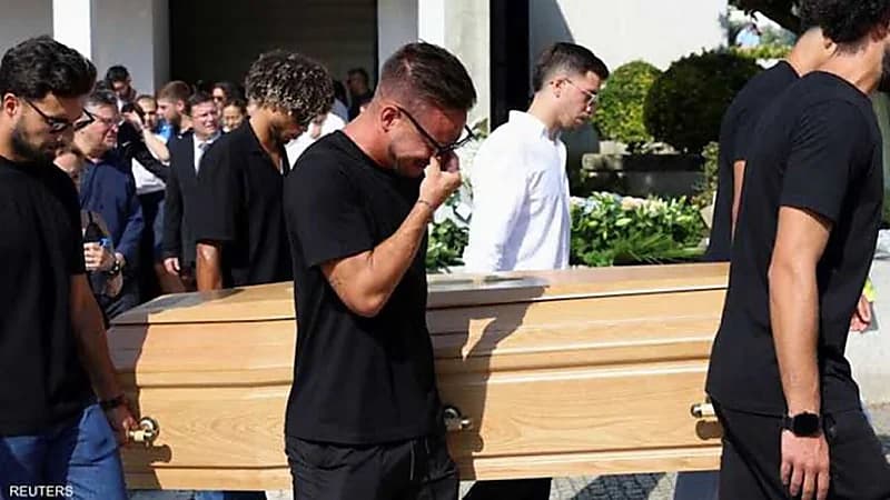 دياز يرد على الانتقادات بعد غيابه عن جنازة جوتا