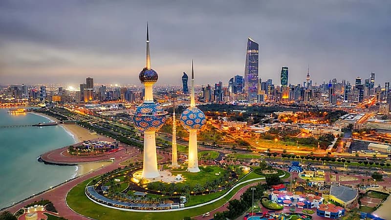 فضيحة تهز تعليم الكويت..استخراج 70 سماعة غش من آذان الطلبة في يوم واحد