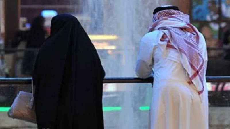 مستشار أسري: مشاهدة الزوج للأفلام الإباحية ليس تقصير من الزوجة