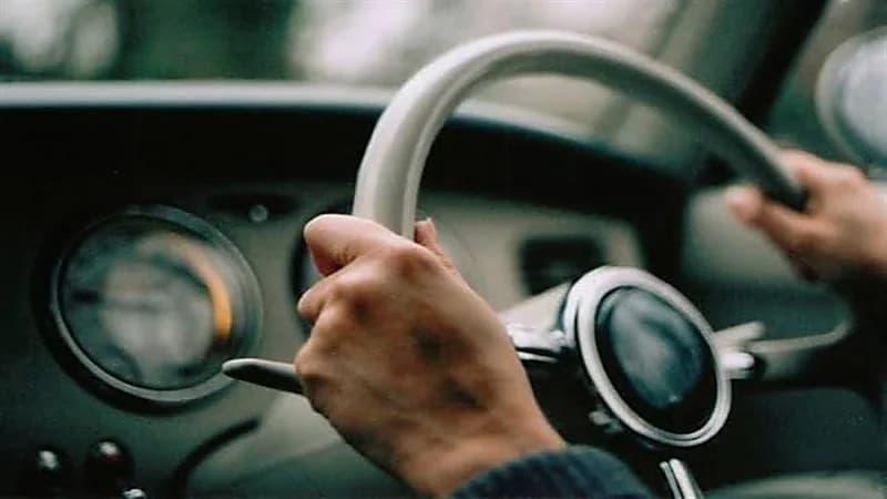 أسباب اهتزاز السيارة أثناء توقفها