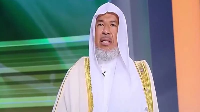 فيديو.. النساء أكثر التزاماً.."العبدالكريم" عن مخالفات الذوق العام: متى تتزوج؟