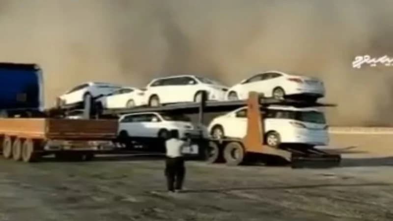 بالفيديو.. عاصفة رملية تبتلع مدينة إيرانية