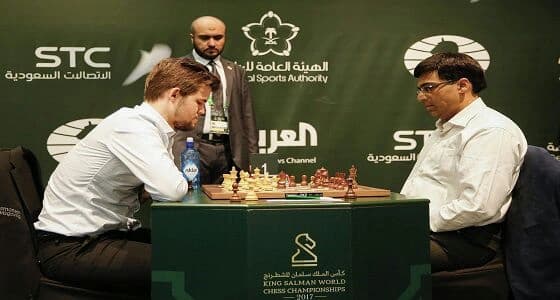 هندي يسقط بطل العالم في كأس الملك سلمان للشطرنج