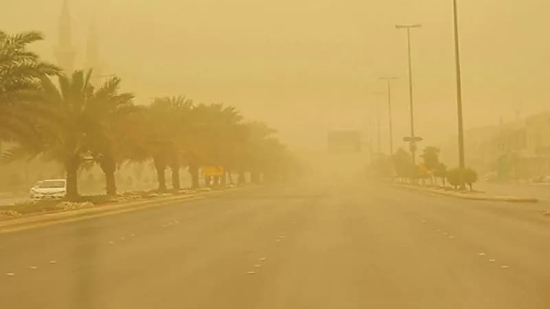 "الأرصاد" تنبه بأتربة وانعدام للرؤية في ثلاث مناطق