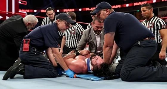 سيث رولينز يتعرض لإصابة قوية قبل عرض WWE في المملكة