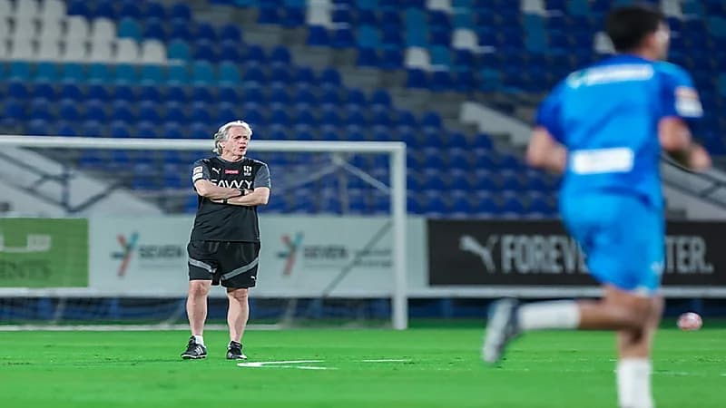 خيسوس يمنح لاعبي الهلال راحة غدا