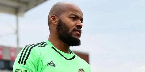 رين الفرنسي يضم حارس مرمى الجزائر لمدة عام ونصف