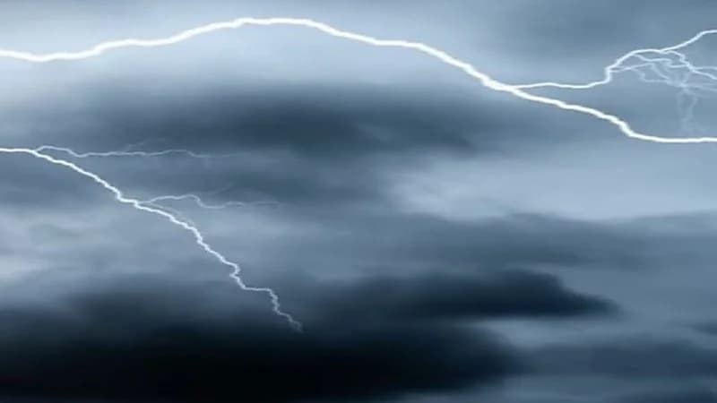 تنبيه لمستخدمي طرق جازان: أمطار ورياح تحد من الرؤية الأفقية