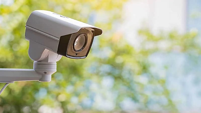 كاميرات مراقبة تفضح عراقي جر فتاة وحاول اغتصابها
