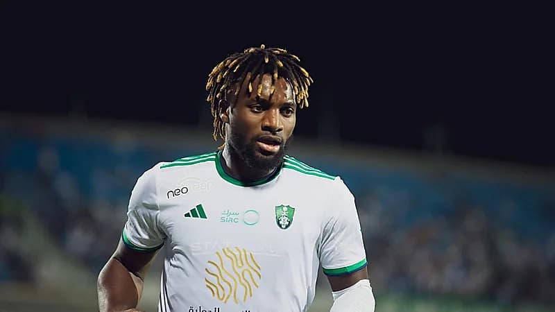 أولمبياكوس يضع شرطًا ماليًا لحسم صفقة ماكسيمان