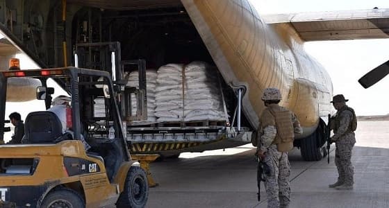 بعد افتتاحه.. طائرة إغاثة سعودية تصل مطار " الغيطة " اليمني
