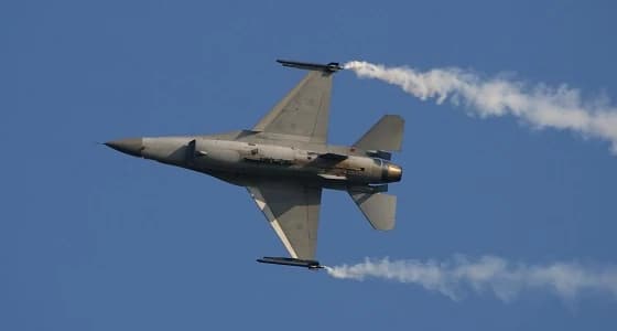 طيران التحالف يشن غارات على مواقع المليشيا في البيضاء