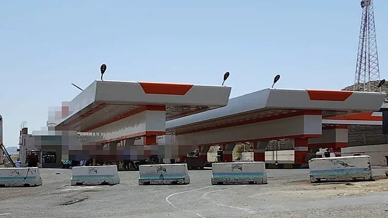 بالصور.. ضبط وإغلاق 3 محطات وقود مخالفة بالعاصمة المقدسة