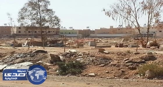 بالفيديو والصور.. أهالي المنتزه بتبوك يناشدون الأمير فهد بن سلطان بتوجيه الأمانة لإنقاذهم من مخلفات النفايات