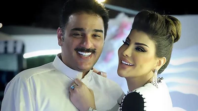 شهاب جوهر يتغزل بزوجته بباقة ورد ورسالة حب