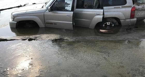 تعرّضت لسطو.. محاولات تحرير سيارة مواطن عالقة منذ 3 أيام في بيش