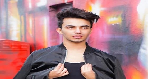 بالفيديو.. إعلامي كويتي " حركاتي وطريقة كلامي متأثر بصداقتي للبنات من صغري "