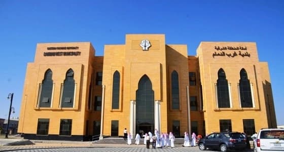 بلدية غرب الدمام تضبط مخالفي نهل الرمال