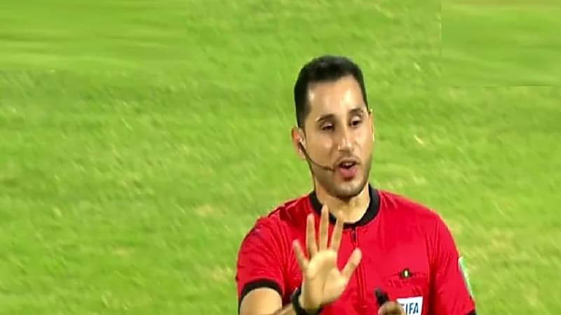 حكم ينهي المباراة قبل الوقت بدل الضائع وهذه ردة فعله (فيديو)