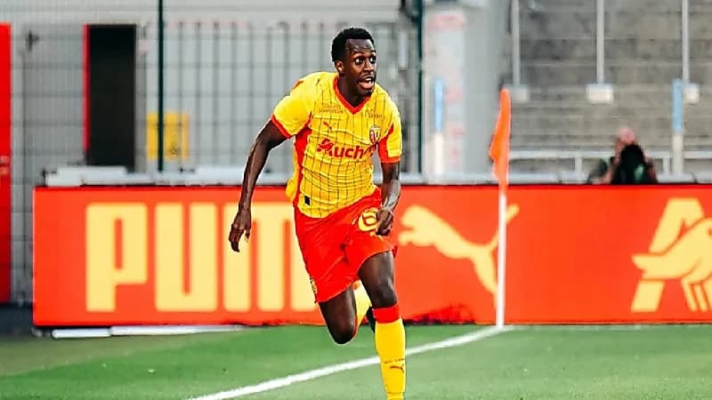 الزهراني: سعود عبدالحميد يتقاضى في أوروبا أقل من راتبه مع الهلال.. فيديو