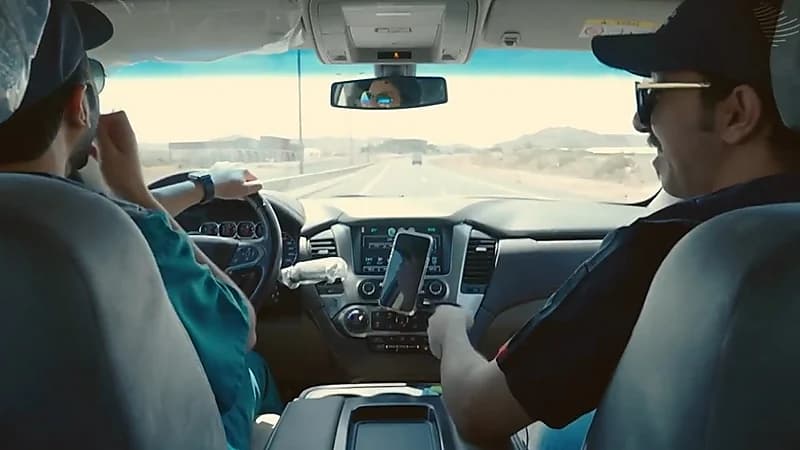 بالفيديو.. رحلة عطاء من خميس مشيط إلى سراة عبيدة بطلها شقيقان تطوعا لعلاج المحتاجين