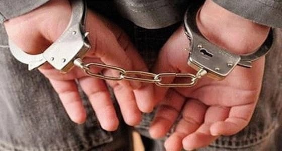 " مخدرات الدواسر " تضبط مطلوبا أمنيا ظهر في فيديو يتحدى الأمن أثناء الترويج