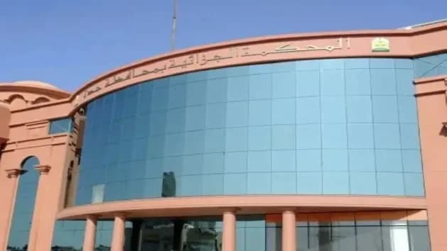 السجن لمواطنة صوّرت زوج وزوجته داخل مطعم دون علمهما في جدة