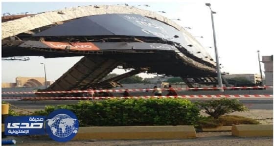 3 ملايين ريال تحملها سائق شاحنة لتحطيمه جسر مشاة في جدة