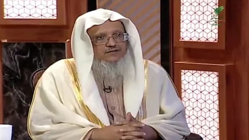 بالفيديو.. حكم بيع الكراتين مجهولة المحتوى "صناديق الحظ"