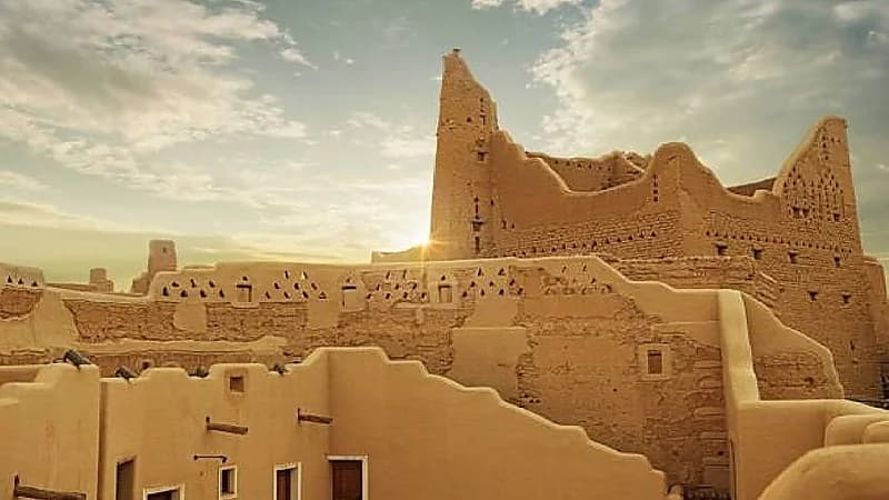 سبب استخدام مواد بوليمرية صديقة للبيئة في تطوير بوابة الدرعية (فيديو)