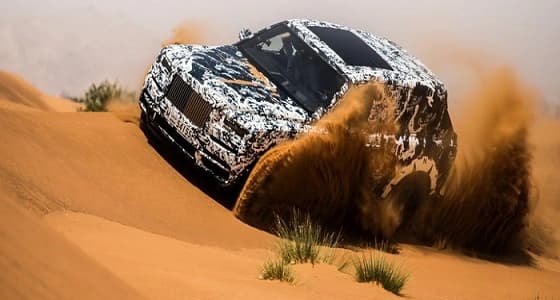 رولزرويس كولينان تنجرف على الرمال والجليد والطين