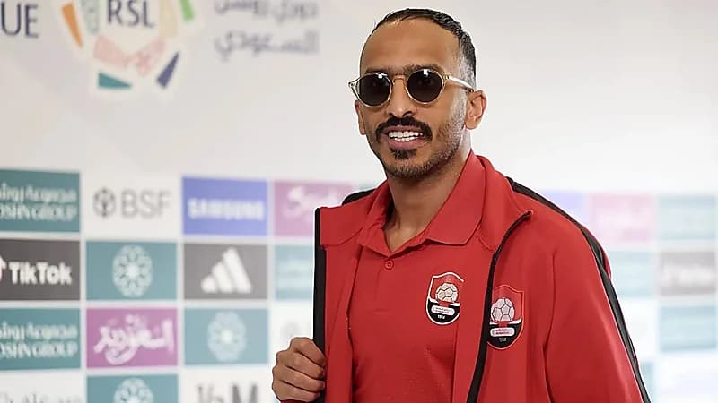 الخليج يتحرك بقوة.. مفاوضات مع عسيري والحافظ وتعليق صفقة العمري