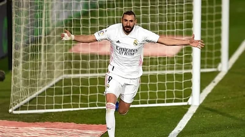 ريال مدريد يتغلب على فالنسيا بهدفين